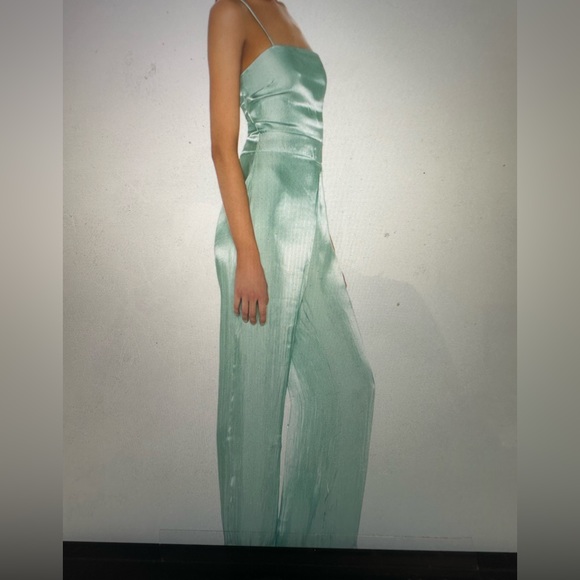 REVOLVE "Line & dot" - Picture 3 of 4